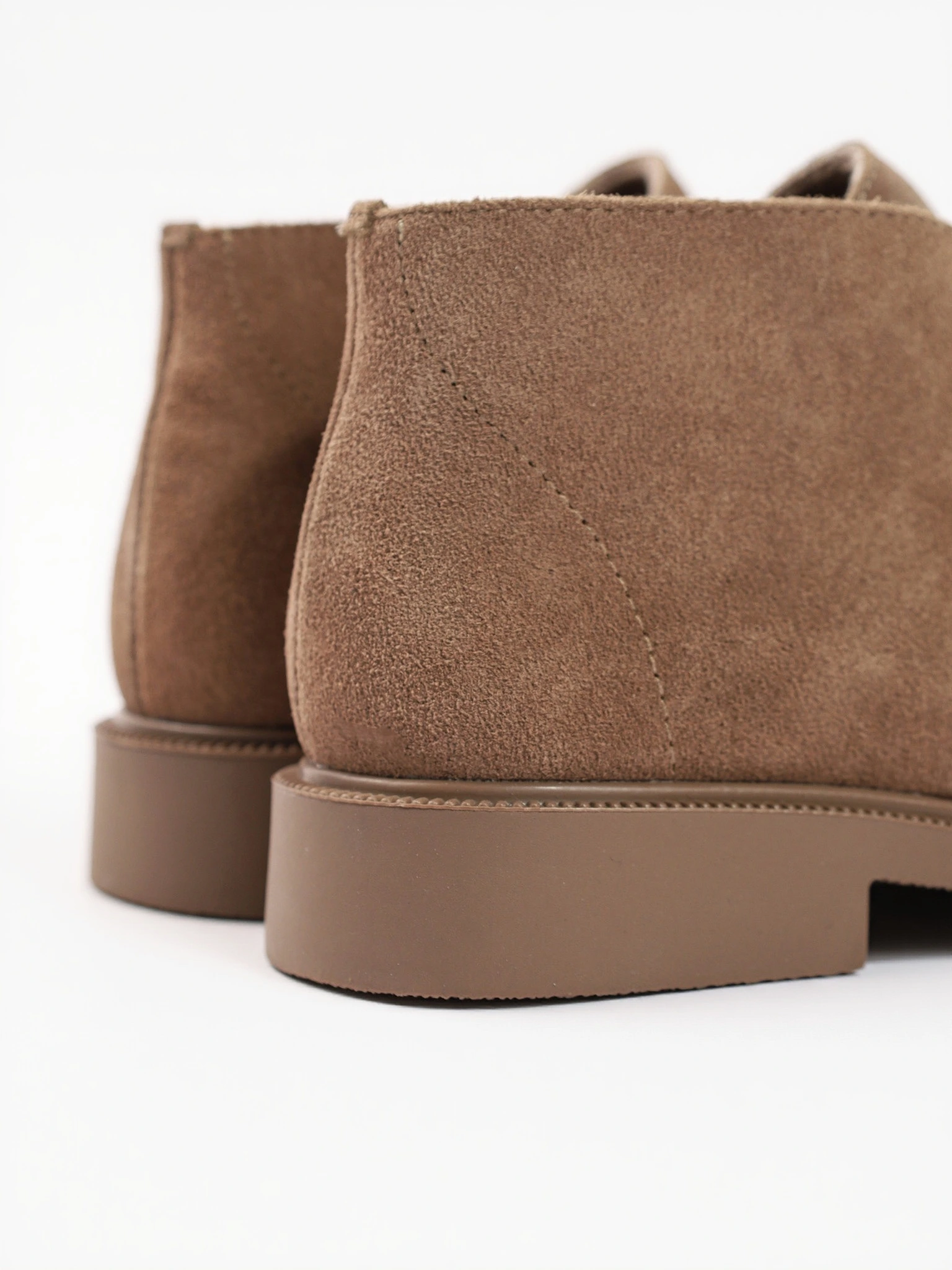 Ботинки бежевого цвета на шнуровке из натуральной замши